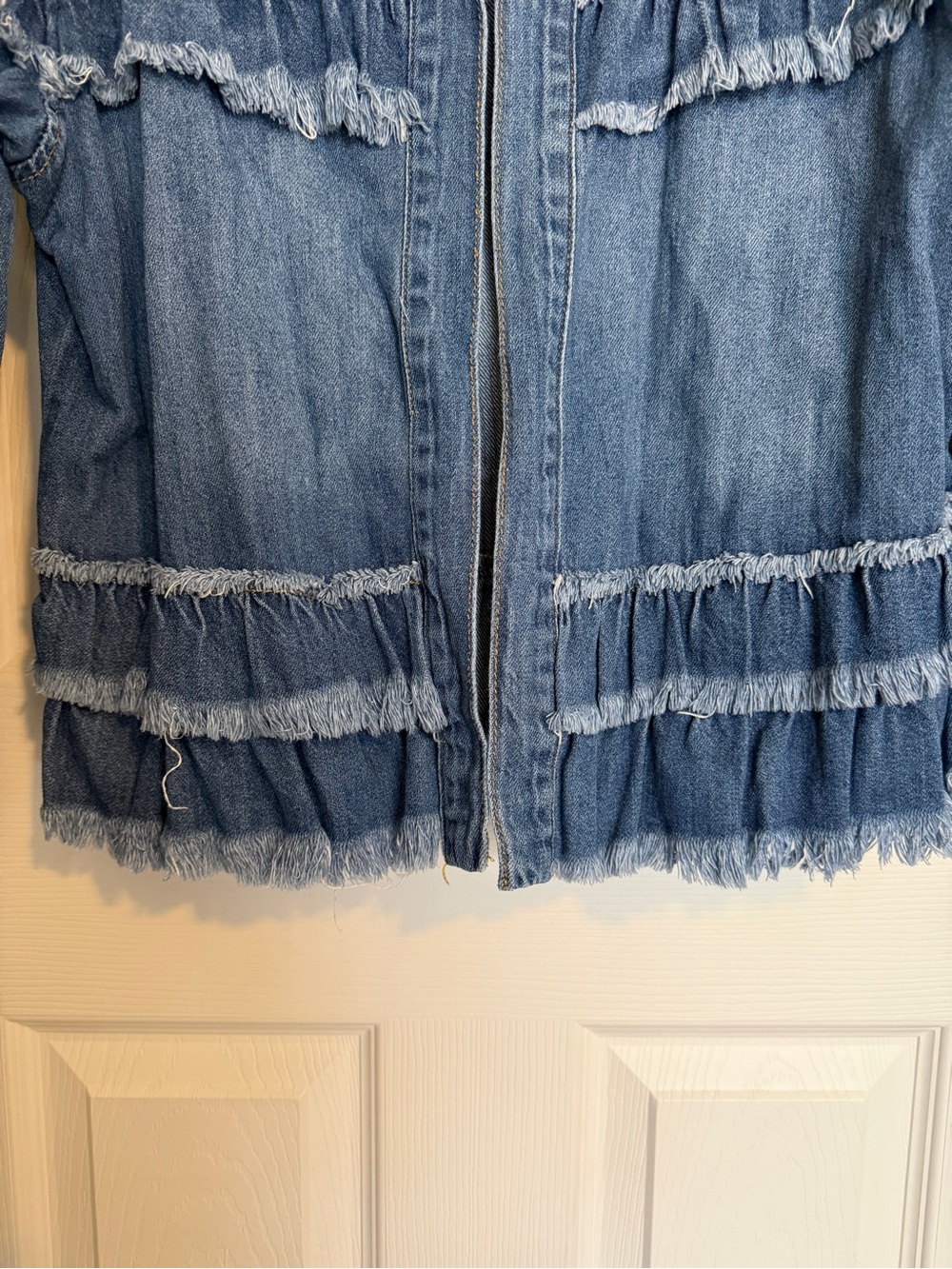Kensie Jean Frayed Ruffle Denim Jacket Boho Western Layering Piece Size L - Picture 4 of 9